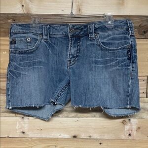 Silver Jeans size 33 Aiko Classic Blue 4” Jean Shorts